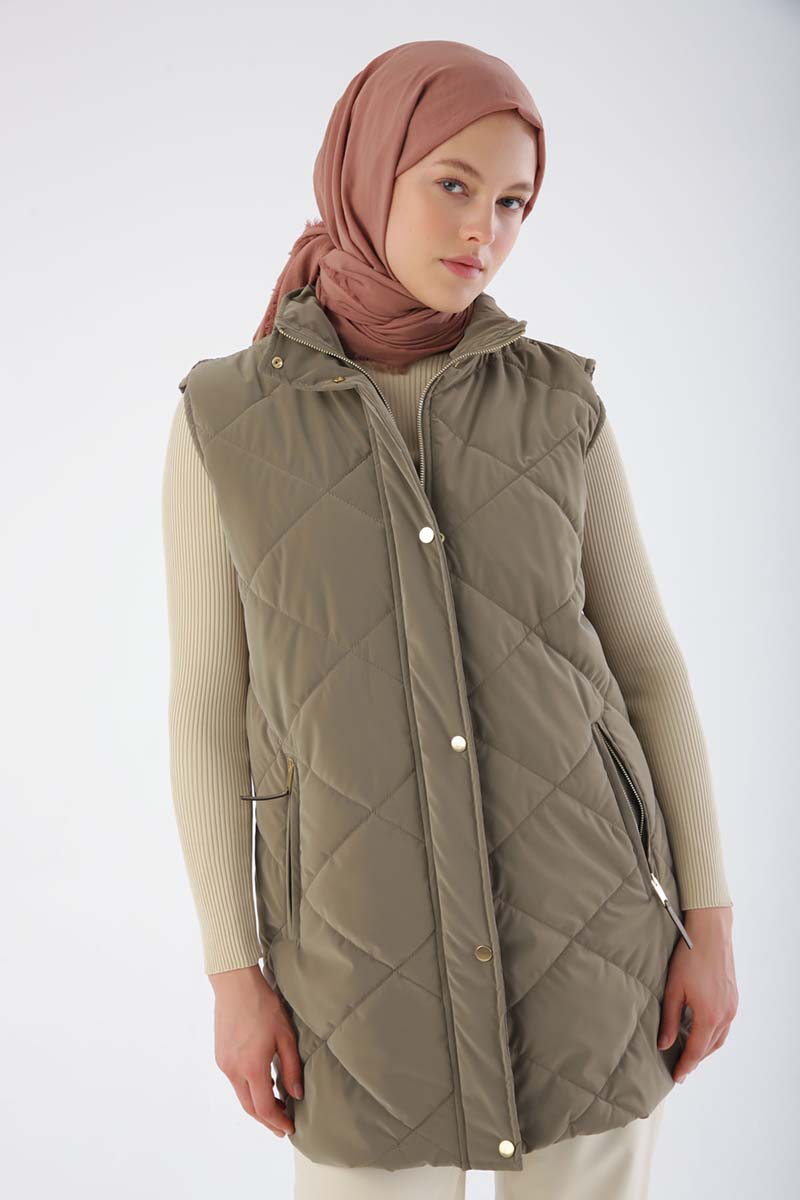 Quilted Puffer Vest with Snap Fastener and Zipper