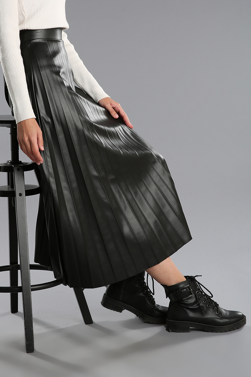 Pleated Zippered Skirt