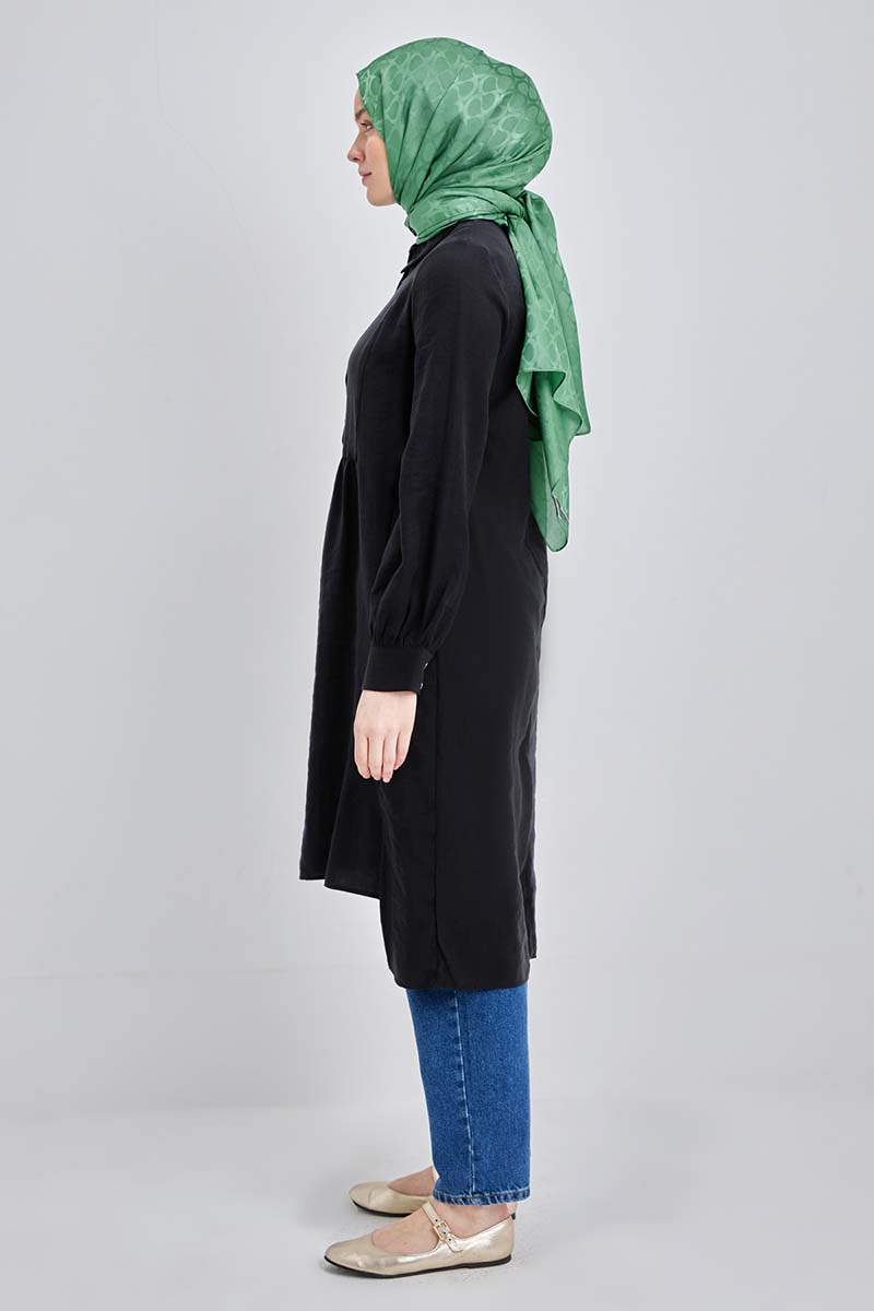 Half Patented Robed Tunic With Slits